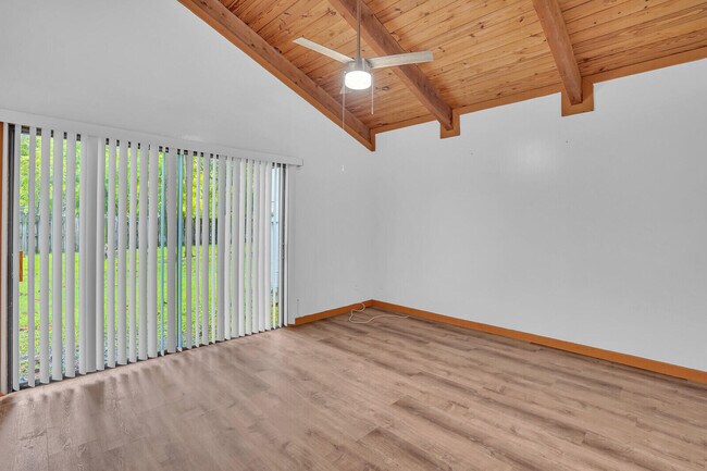 Building Photo - 100 Sparrow Dr