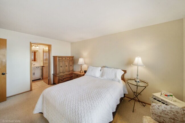 Building Photo - 1601 N 76th Ct