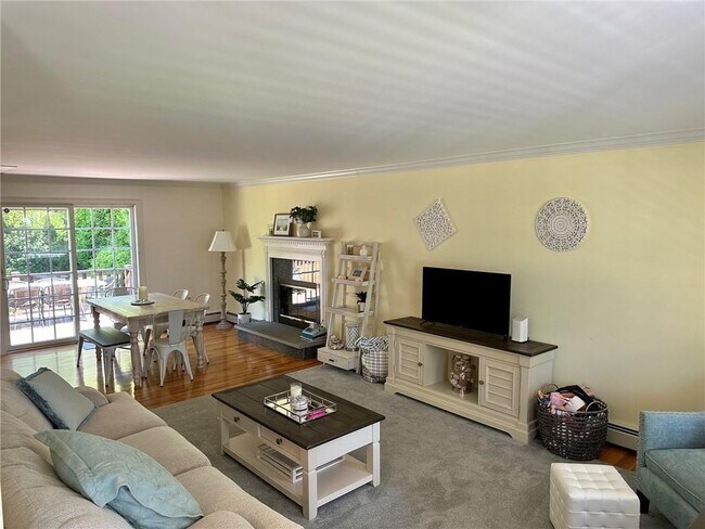 Building Photo - 25 Sycamore Dr