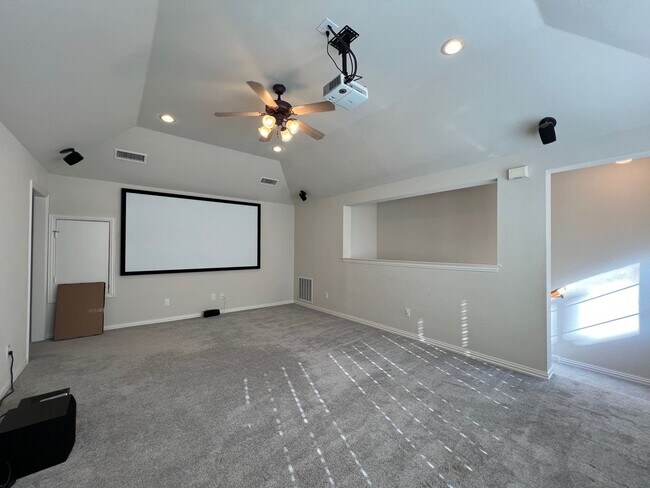 Building Photo - Lovely 4 bedroom 3 bath home!