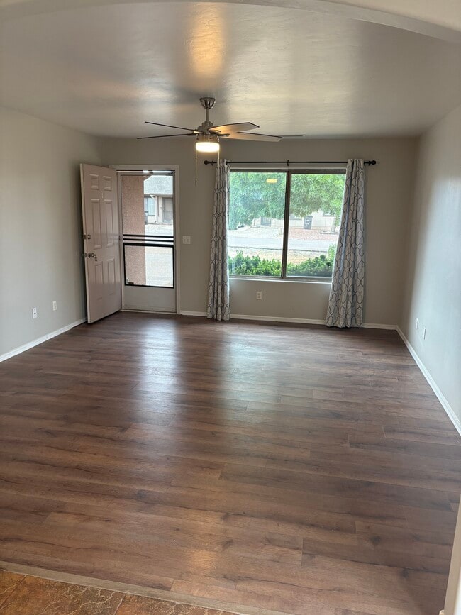 Building Photo - 4565 N Carla Vista Dr