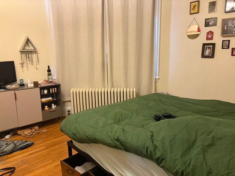 Building Photo - 62 Egmont St