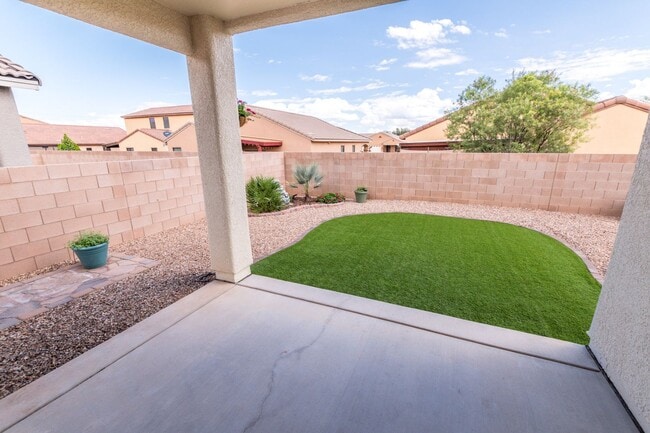 Building Photo - Gorgeous 4 Bedroom 2 Bathroom Home! Centra...