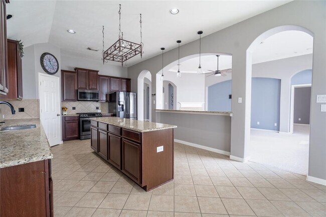 Building Photo - 2435 Golden Fork Dr