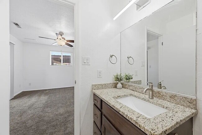 Building Photo - Beautifully remodeled and move in ready, this updated 1-bed, 2-bath condo sits in the heart of do...