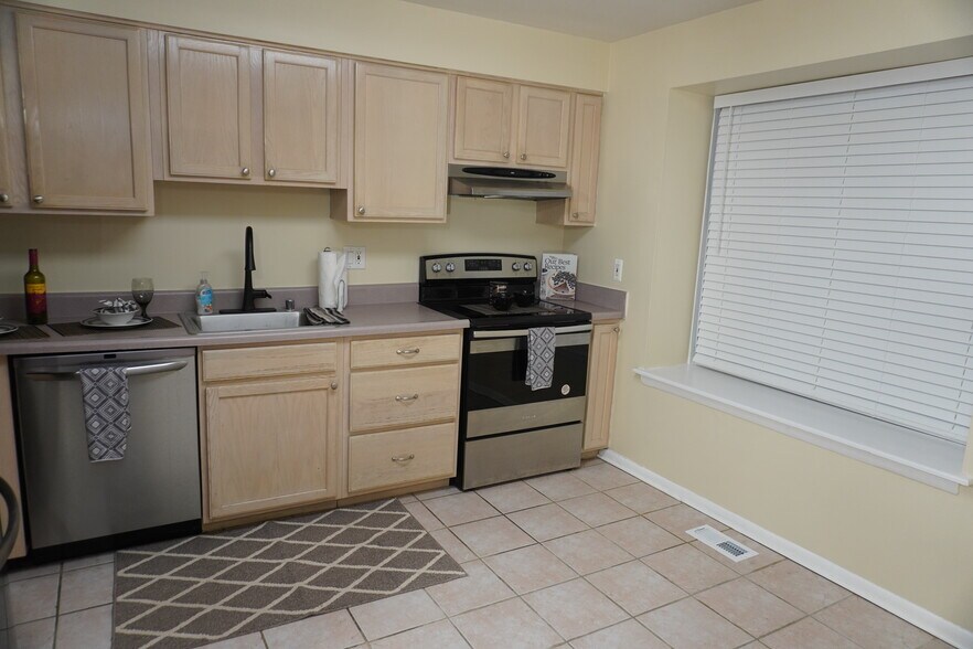 Building Photo - 5 Castlebar Ct