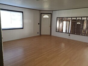 Building Photo - 2bed 2bath House