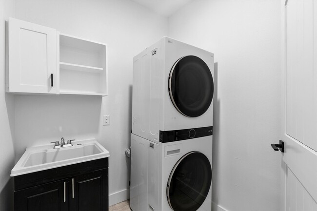 Building Photo - 1812 Muncie Ave