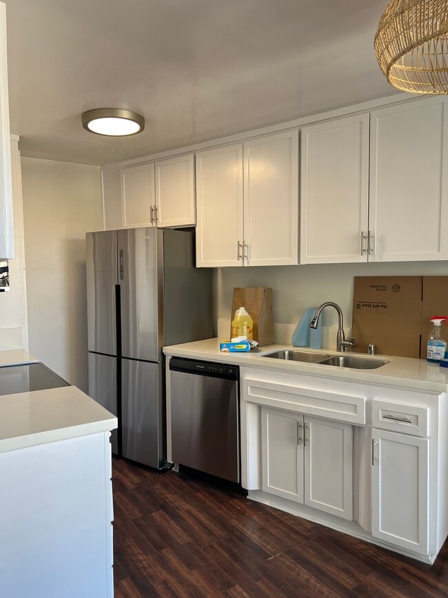 Building Photo - 1730 Glendon Ave