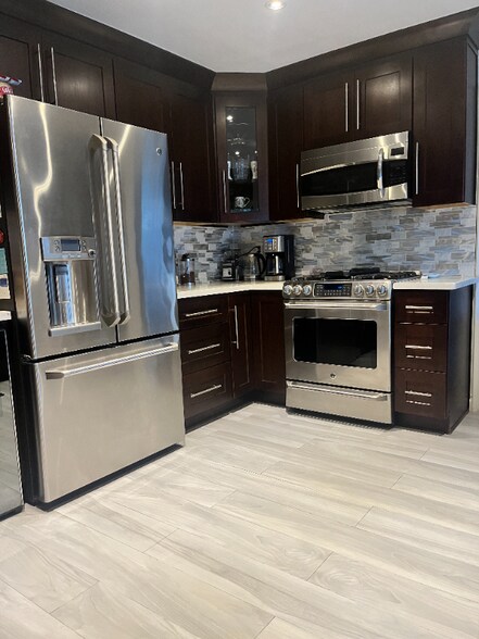 Building Photo - 19926 Cantara St