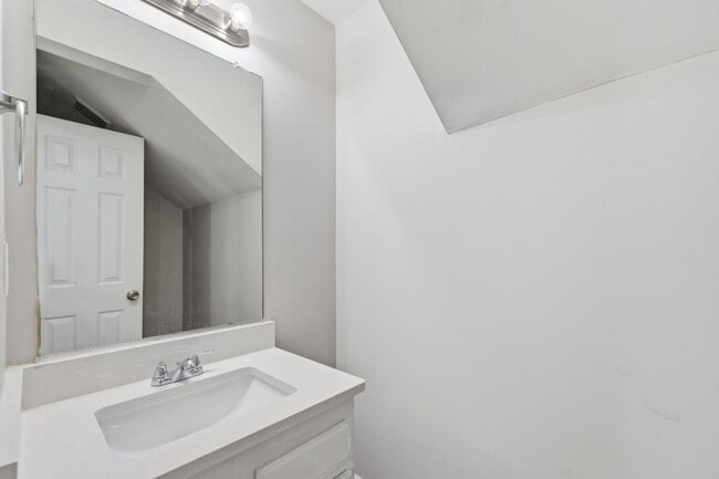 Building Photo - 1177 Arlington Ave SW