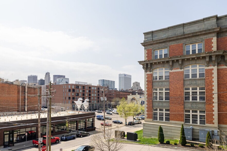 Building Photo - 1304 Broadway