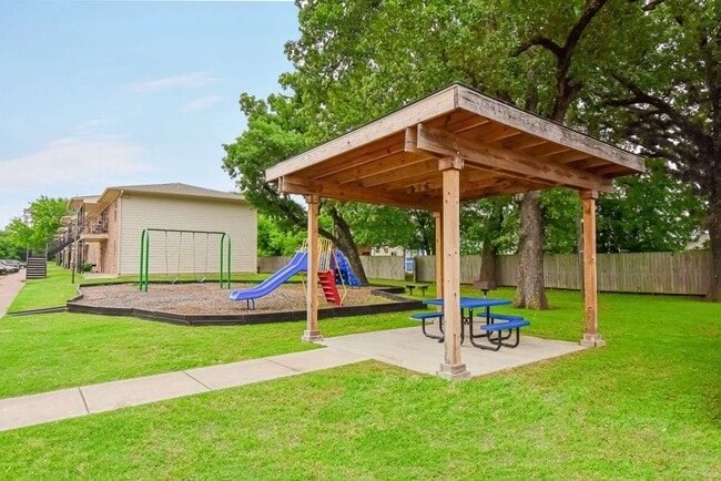 Building Photo - 100 Sunset St