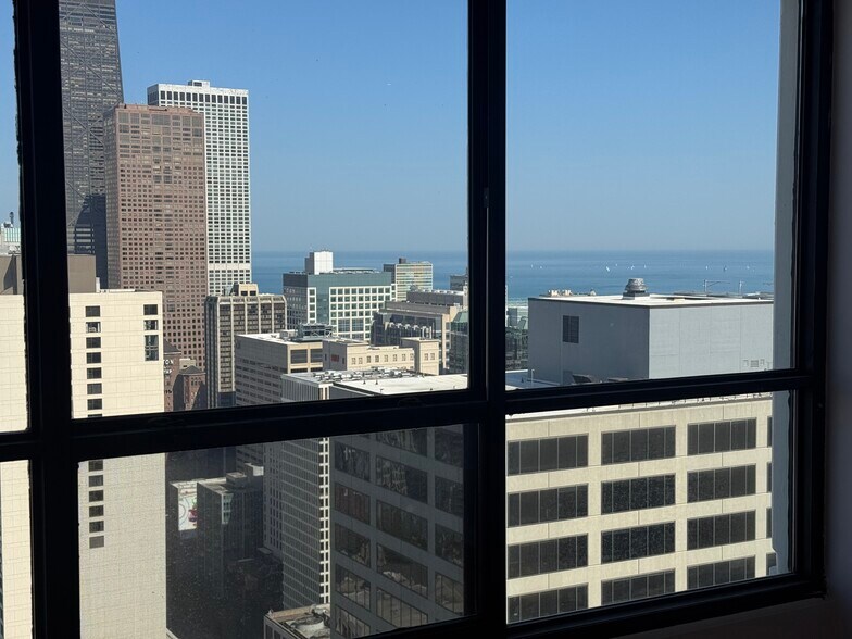 Building Photo - 405 N Wabash Ave