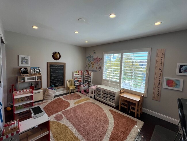 Building Photo - Great Home, Great School District, Great Park