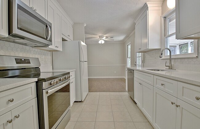 Building Photo - 20 Homeport Dr