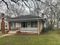 Building Photo - Move In Special Offered! PRICE REDUCED!