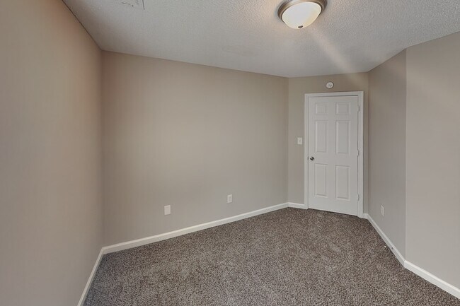 Building Photo - 5657 Wolf Pack Dr