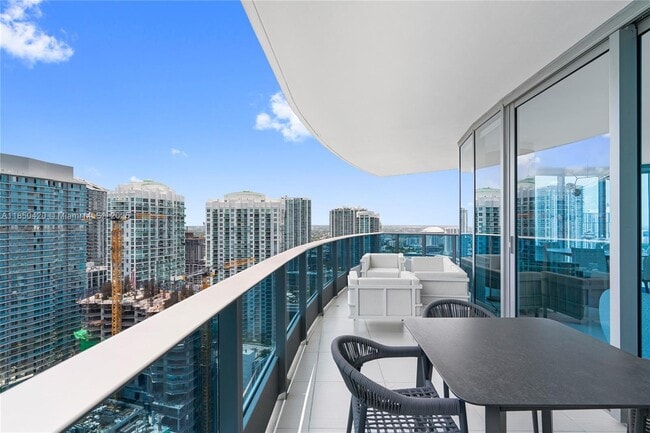 Building Photo - 200 Biscayne Blvd Way
