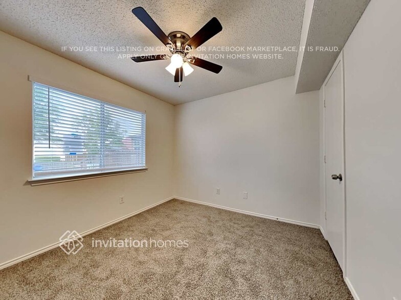 Building Photo - 2107 Camelot Dr