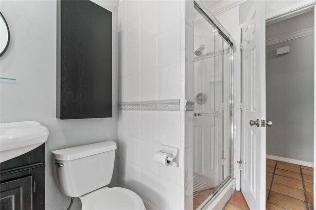 Building Photo - 5807 NE 21st Ave