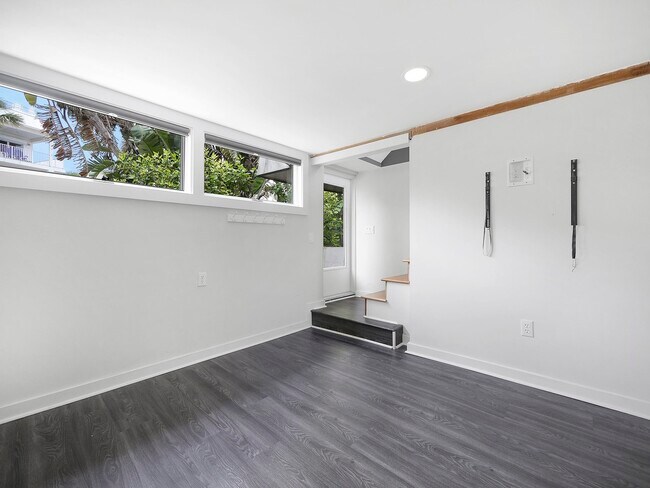 Building Photo - 5084 Atlantic View