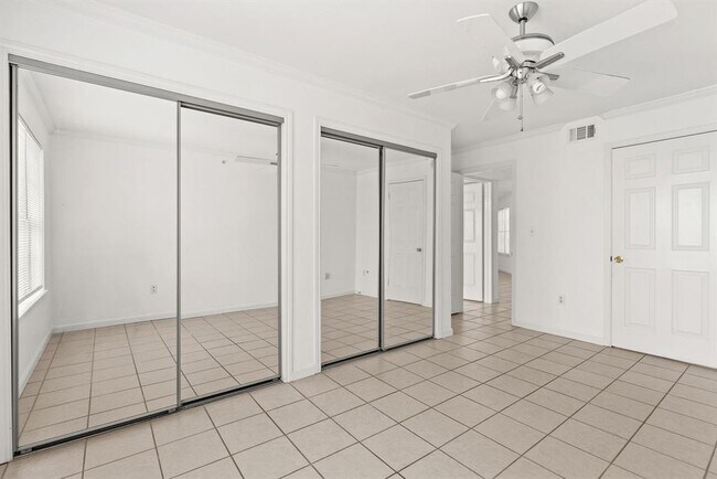 Building Photo - 501 W 26th St