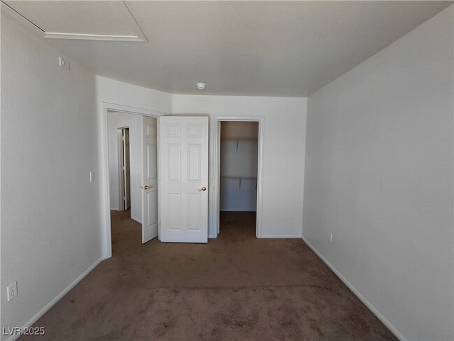 Building Photo - 452 Crocus Hill St