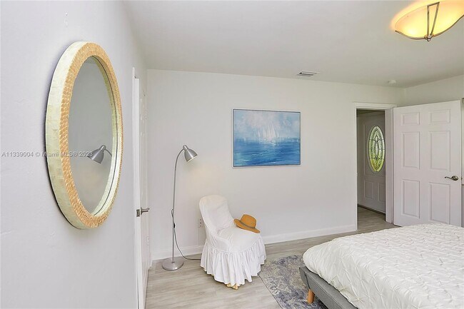 Building Photo - 411 NE 88th St