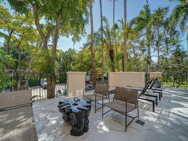 Building Photo - 19117 Fisher Island Dr