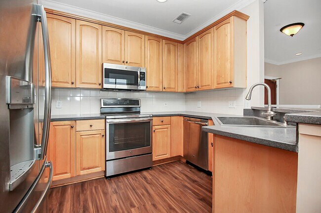 Building Photo - 400 N Church St