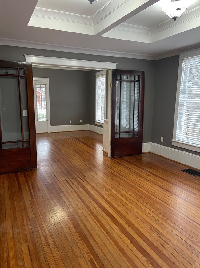 Building Photo - Sylvan Park bungalow, 4508 Park Ave.  2br,...