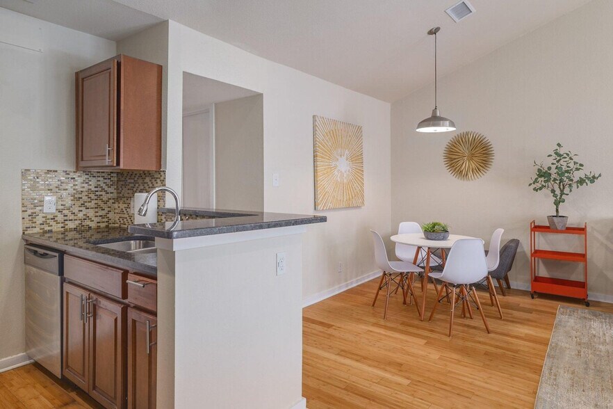 Building Photo - 1601A Southgate Cir