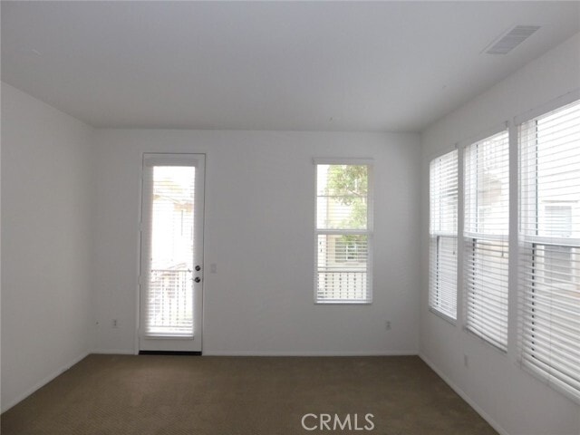 Building Photo - 147 Tall Oak