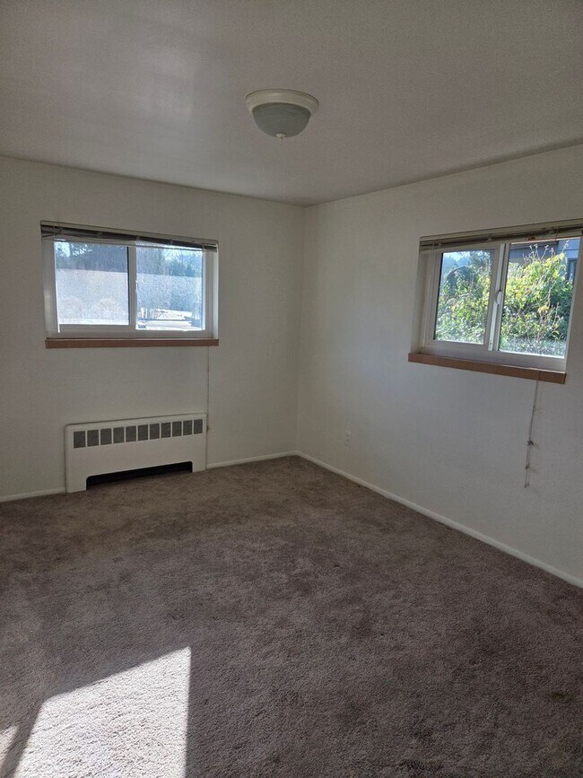 Building Photo - Jenola Court