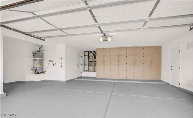 Building Photo - 2608 Desert Sands Dr