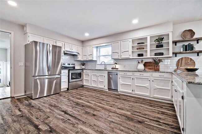 Building Photo - 9940 Kitty Rd