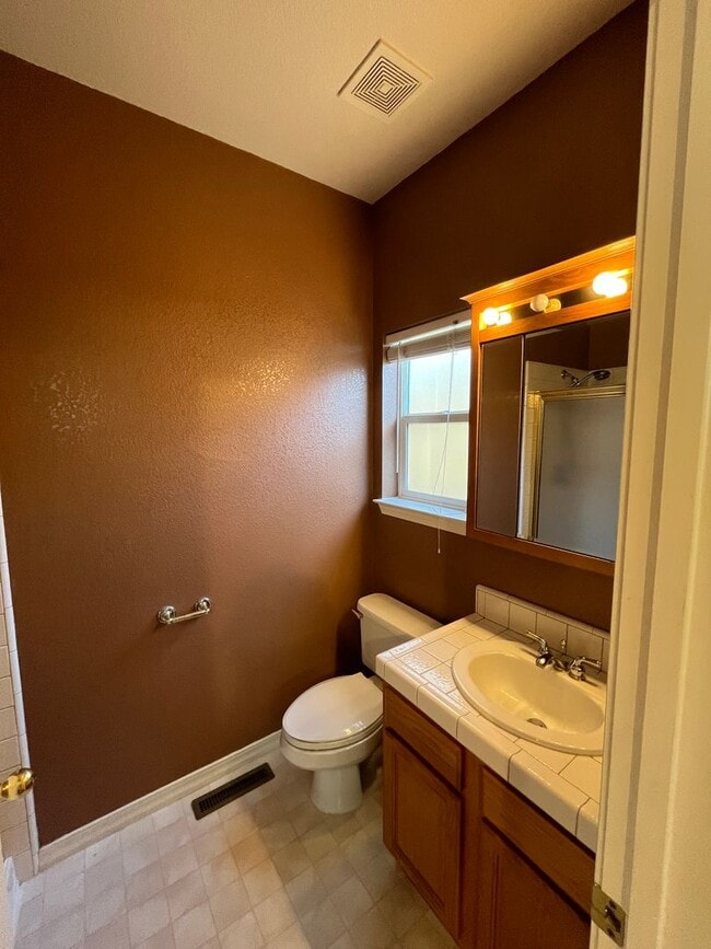 Building Photo - Beautiful sunridge house with breathtaking...