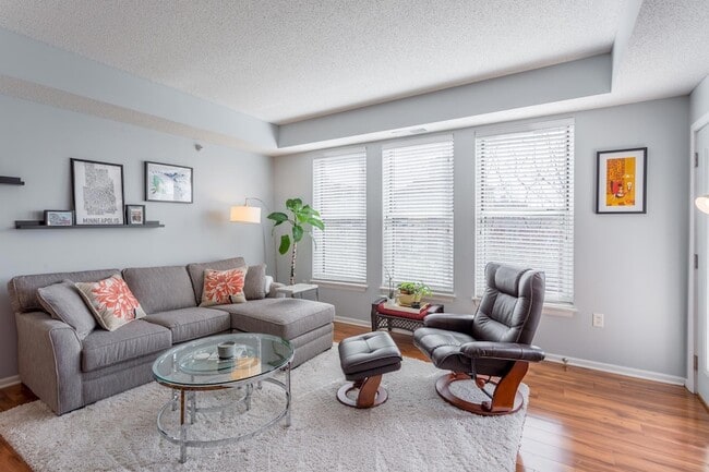 Building Photo - 545 N 1st St