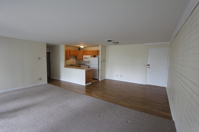 Building Photo - 105 Westgate Dr