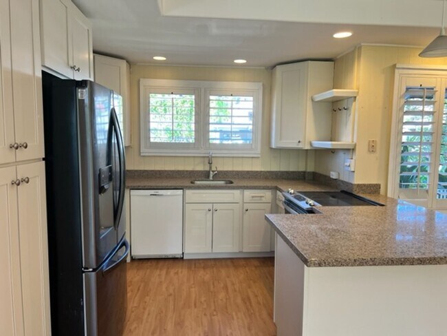 Building Photo - 1111 Hele St
