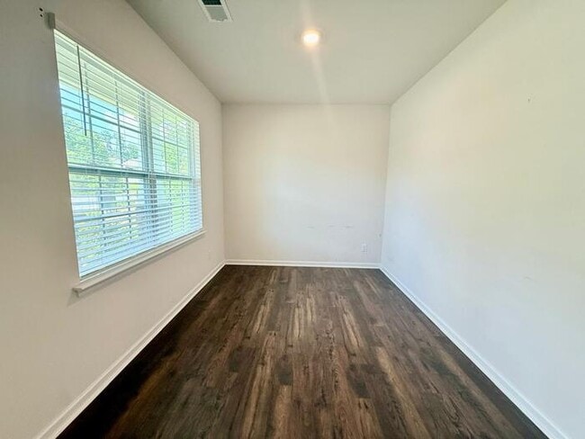 Building Photo - 13023 Newburgh Green Dr