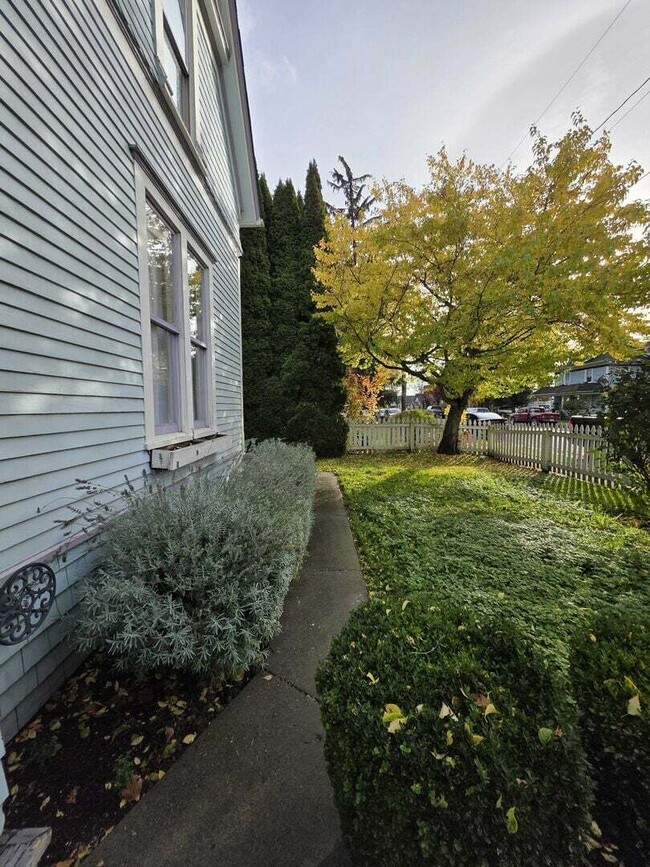 Building Photo - 1212 S 3rd St