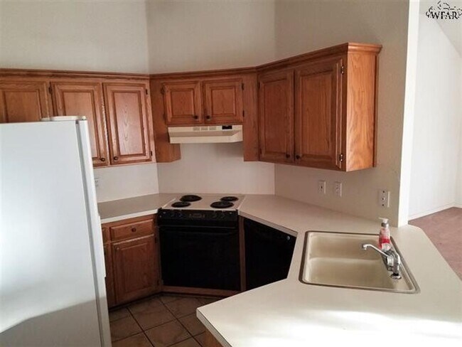 Building Photo - 3 bedroom, 2 bath close to Sheppard AFB