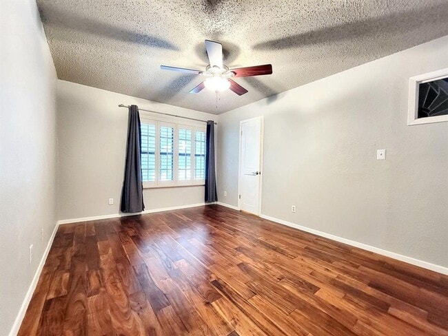 Building Photo - Cozy 3 Bed, 1.5 Bath Rental with Garage an...
