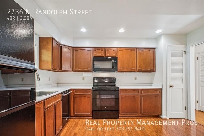 Building Photo - 2736 N Randolph St