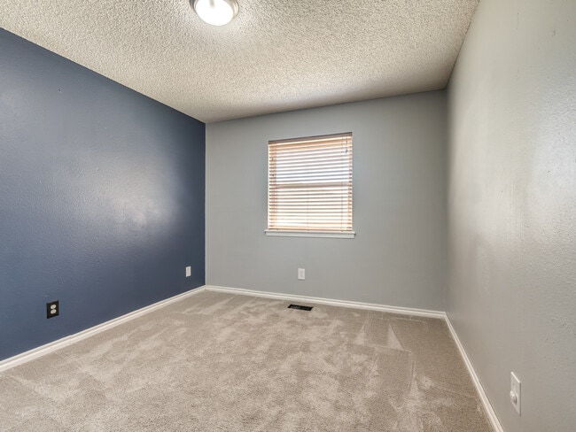 Building Photo - 3900 Hiddleston Cir