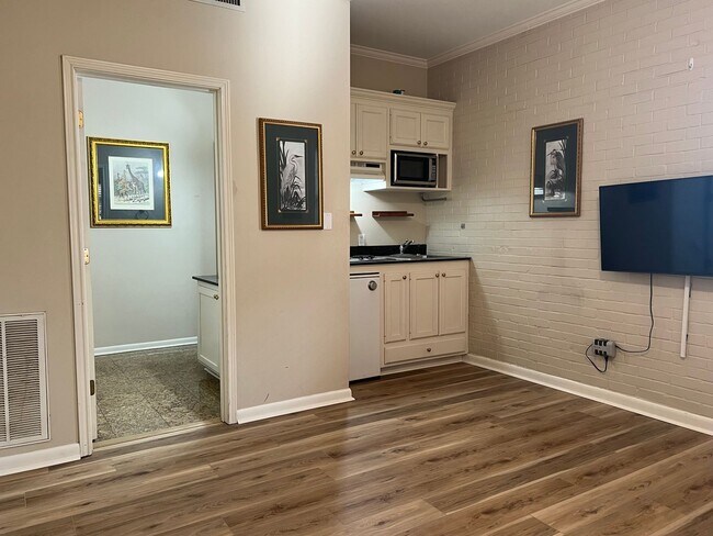 Building Photo - Bendel Gardens Apartment