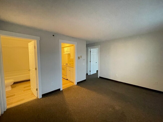 Building Photo - 251 Pine St