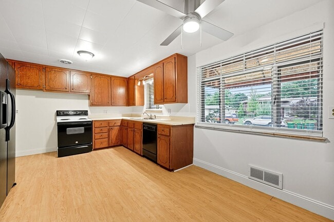 Building Photo - 3070 Reed St